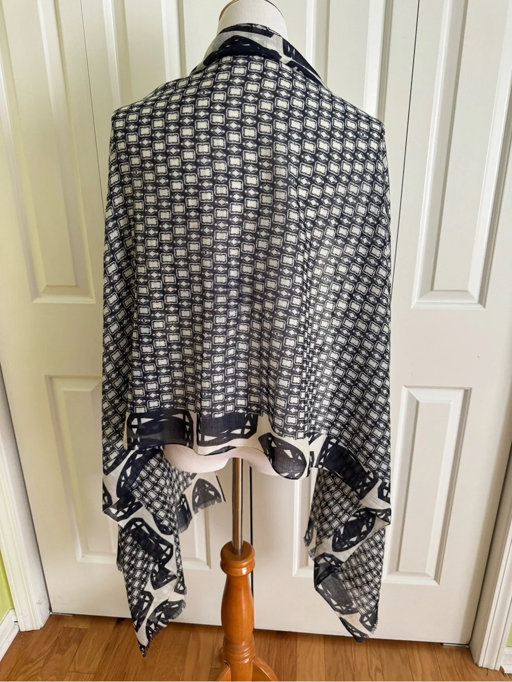 ESCADA Sport Women Navy/White Scarf Mint